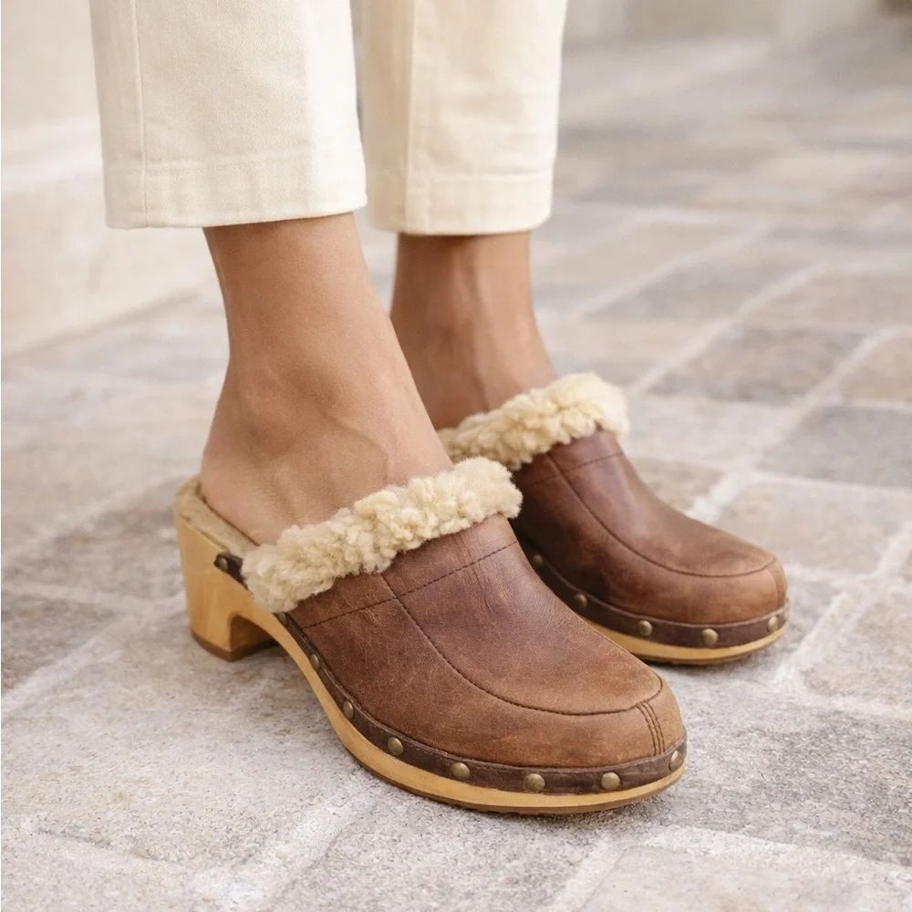 UGG Australia Sz 8 Shearling Clogs Leather Mules Cozy Boho Winter  Shoes Luxury